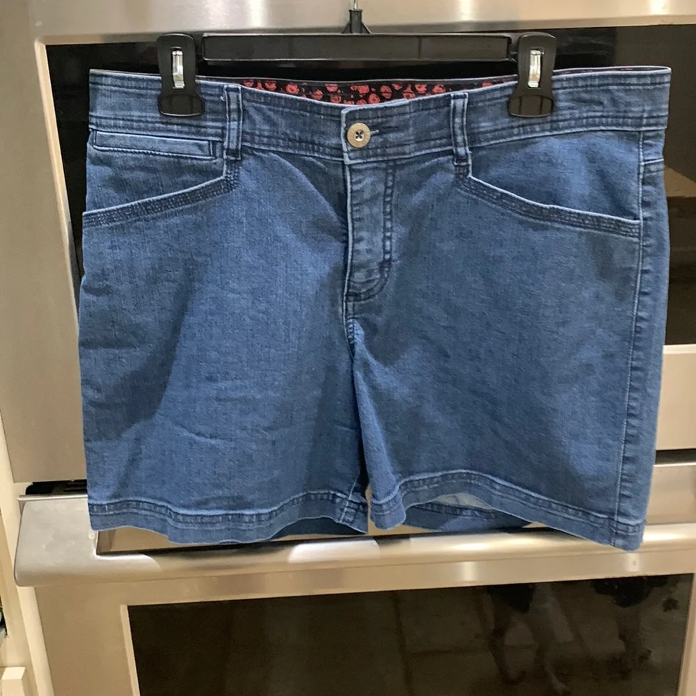 NWOT Lee sinuous soft size 14 medium tummy control waist denim shorts. - Picture 5 of 12